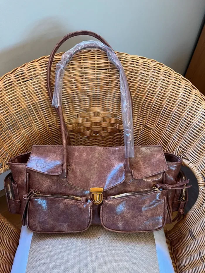 Sac style vintage y2k marron aspect verni neuf [ref 2507SBr139] - photo numéro 11