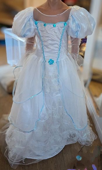 Robe mariée Ariel et bouquet Disneyland Paris 12 ans