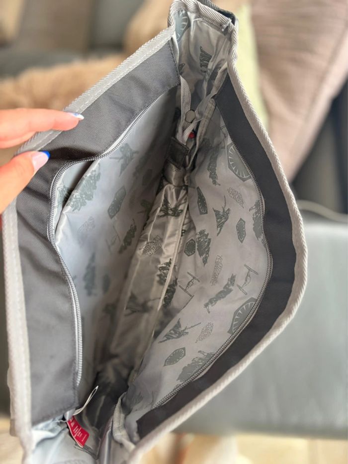 Cartable Star Wars porte en bandoulière réglable - plusieurs poches - en très bon état - photo numéro 5