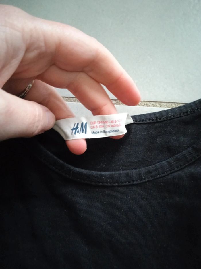 T-shirt uni h&M 8 10 ans - photo numéro 2