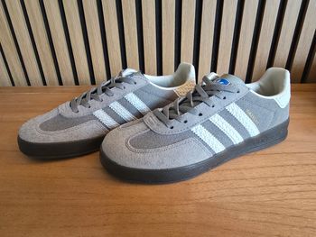 Adidas Gazelle grises neuves