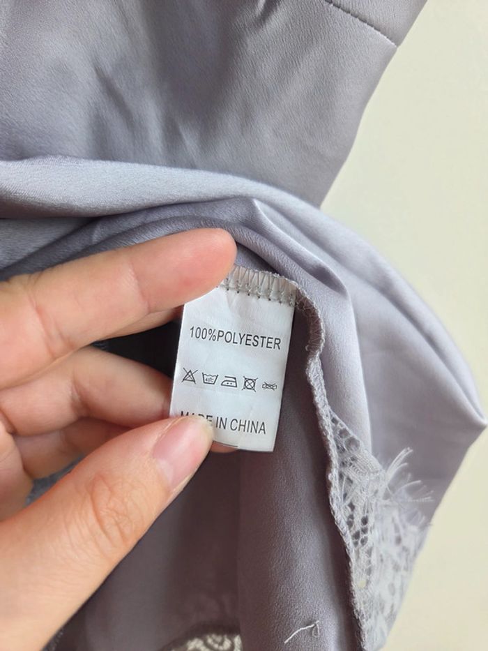 Débardeur satiné gris avec dentelle - taille M - photo numéro 3