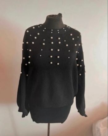 Pull noir à perle taille S de chez Jennyfer en bon état