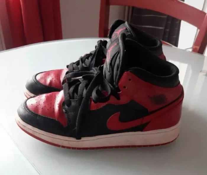 Nike Air Jordan 1 Mid Bred- Pointure 38,5