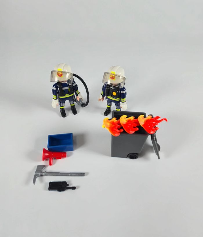 Pompiers et poubelle en feu - photo numéro 2