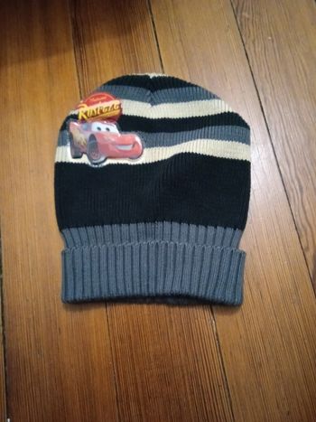 Bonnet cars noir et multicolore