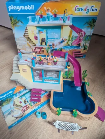 Bungalow avec piscine Playmobil 70435