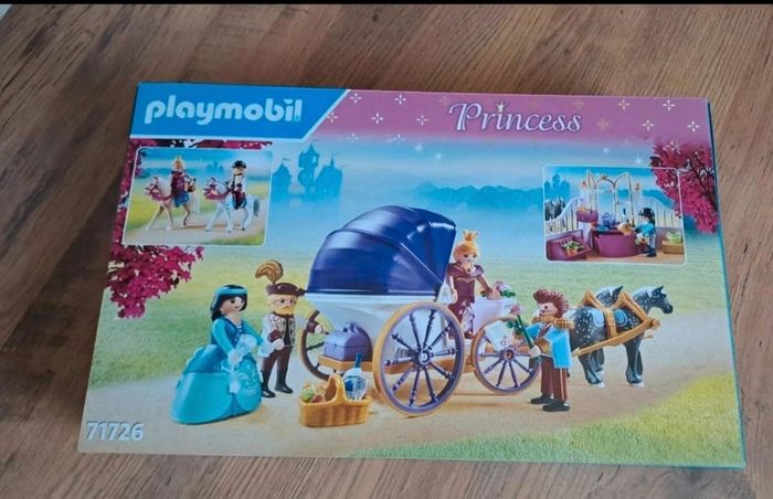 Boîte NEUVE Playmobil numéro 71726 avec calèche, prince, princesse et école d'équitation. - photo numéro 2