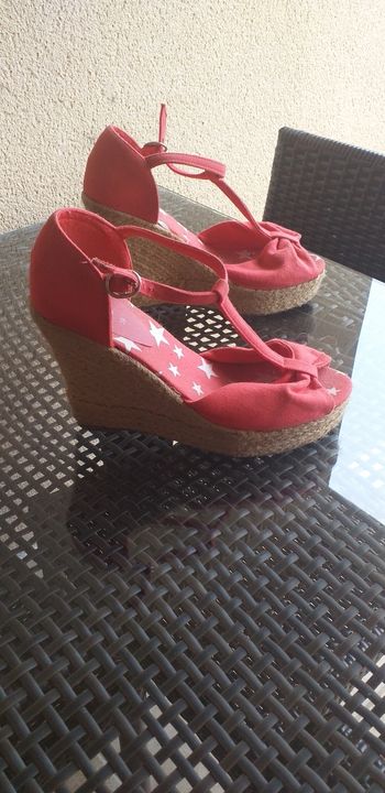 Nu pieds talons compensés 