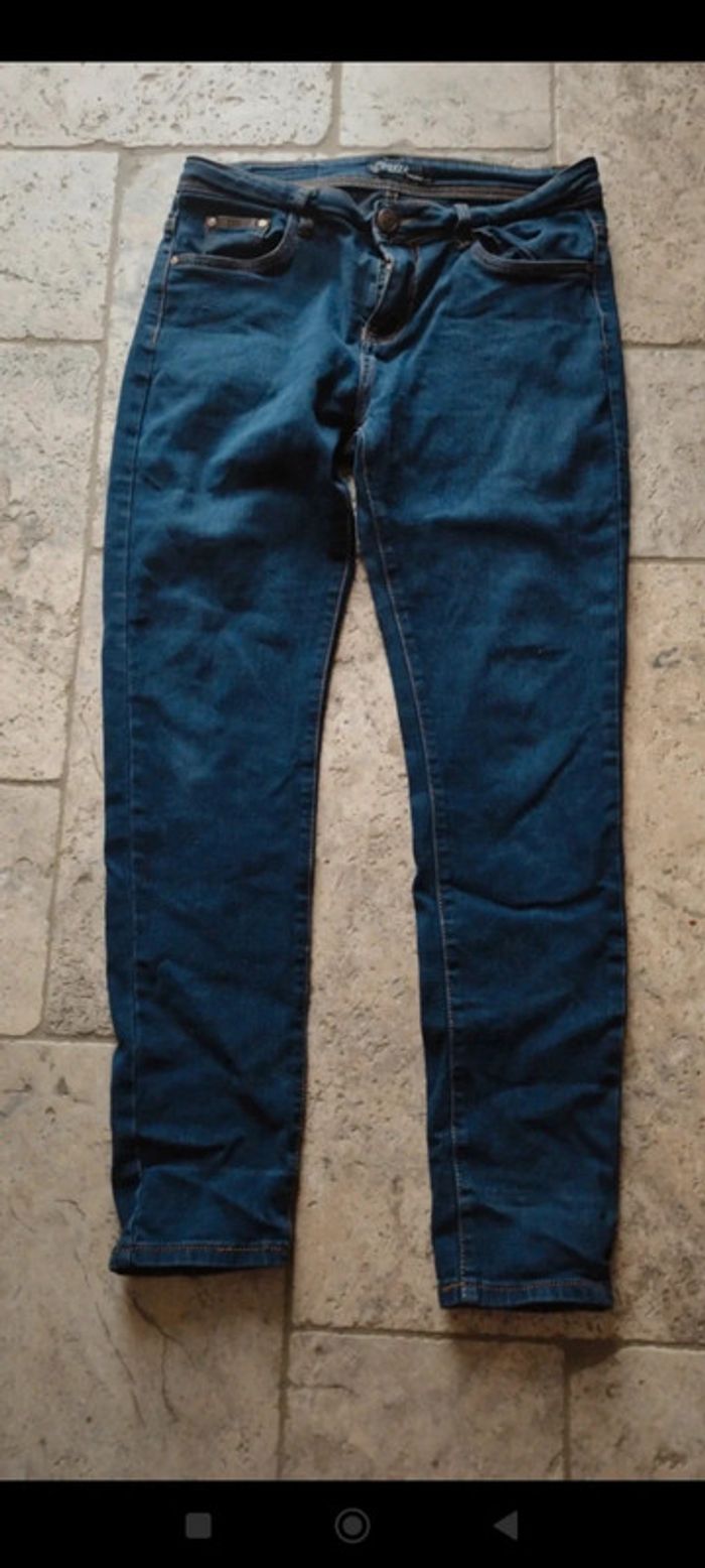 Jean taille 40
Coved - photo numéro 2