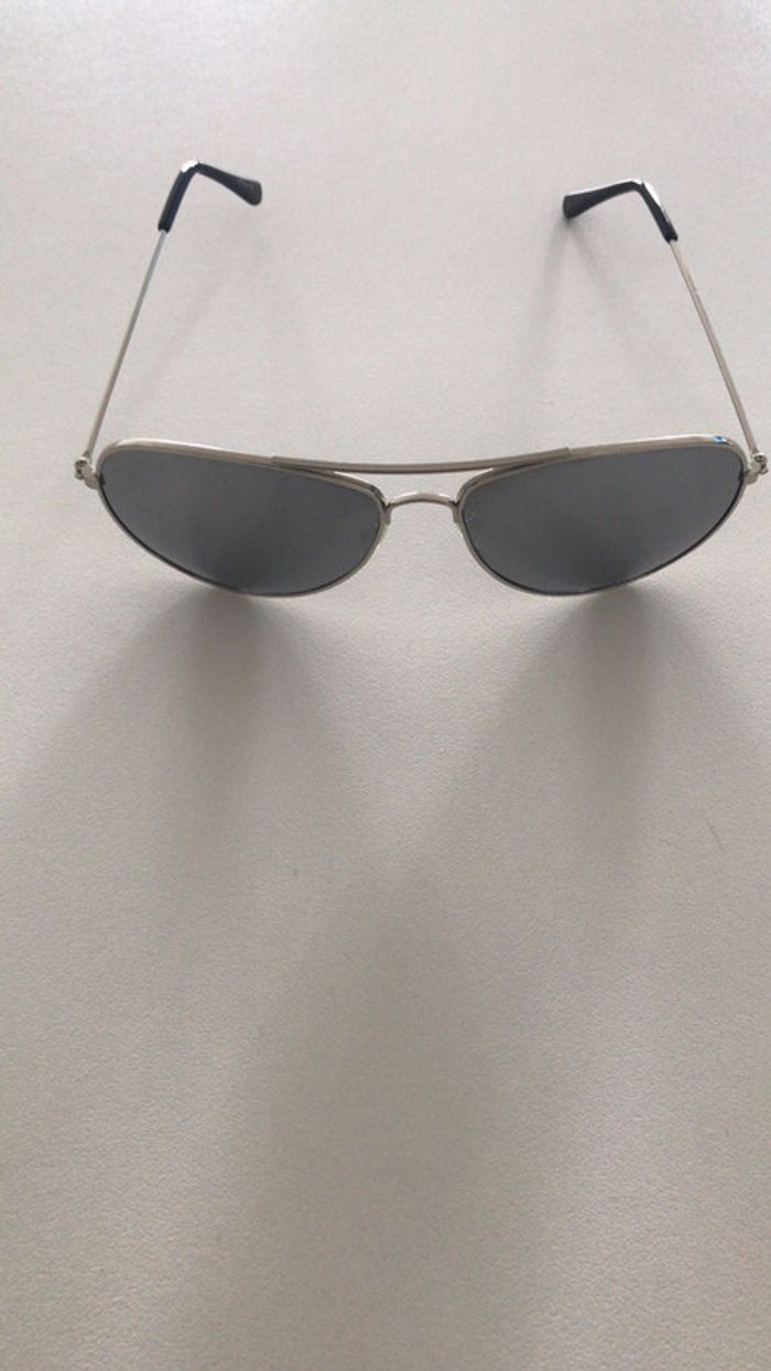 belle paire de lunette de soleil effet miroir - photo numéro 4