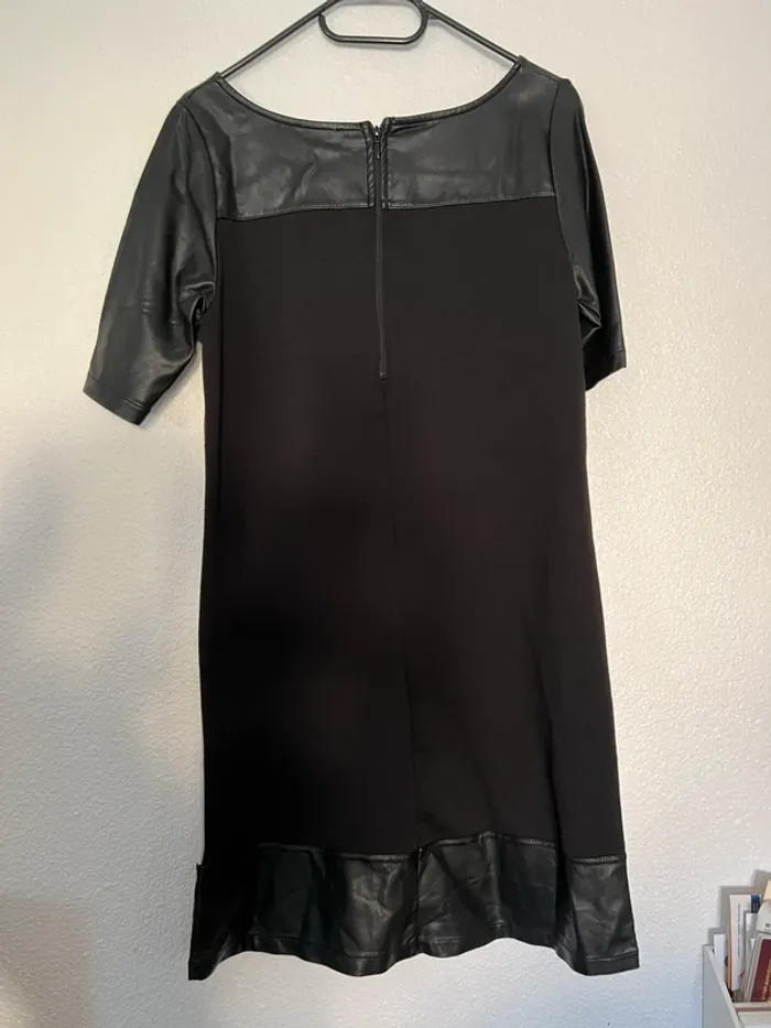 Robe noire mi cuir mi tissu noir, marron et beige demi manches - photo numéro 2
