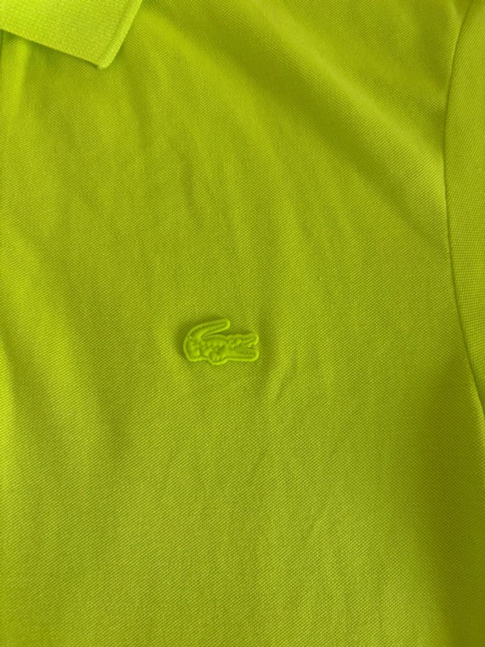 Polo Lacoste taille S vert fluo logo ton sur ton - photo numéro 4