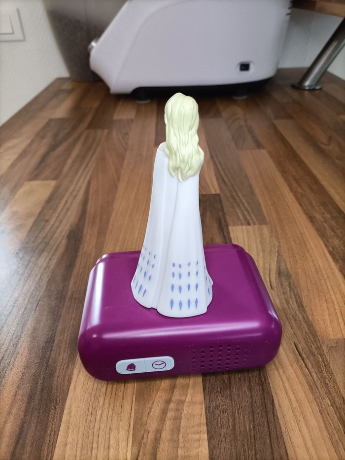 Radio réveil Reine des Neiges Elsa à piles Lexibook Disney - photo numéro 3