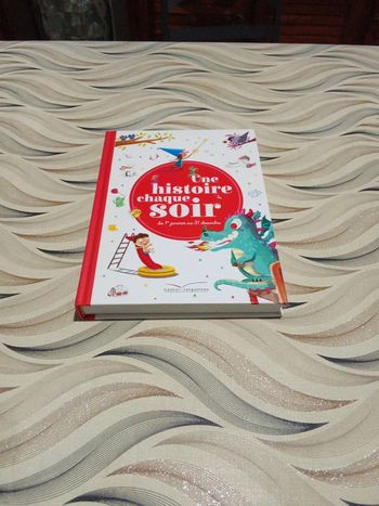 Livre, 365 histoires pour s'endormir chaque soir!