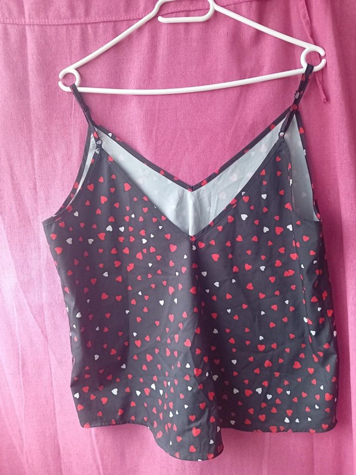Petit top de chez Shein taille 40/42 avec bretelles réglables