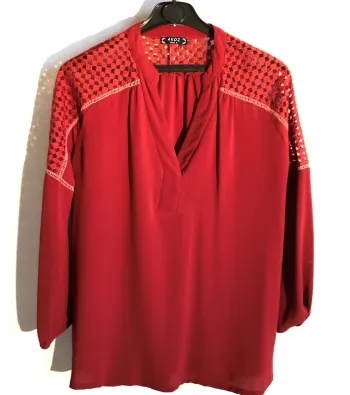 Blouse dentelle AKOZ rouge taille 40