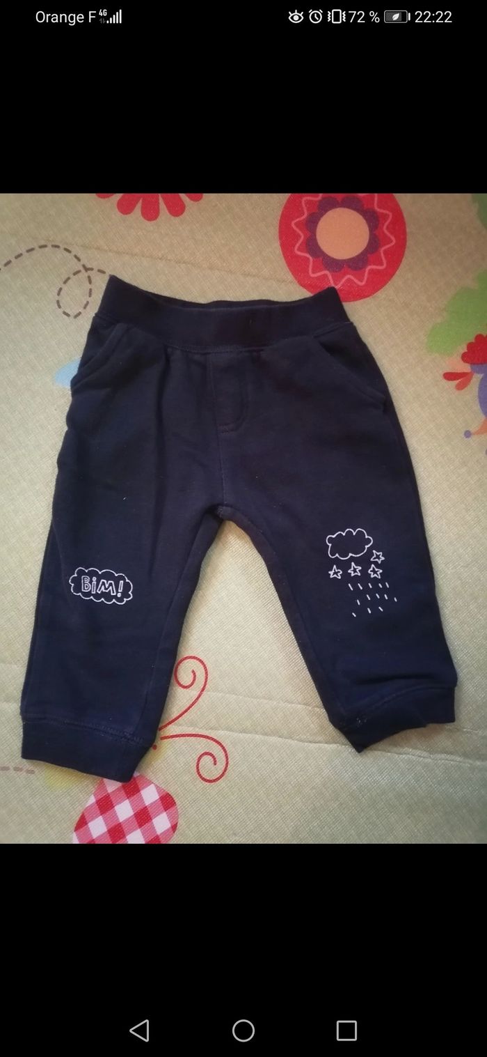 Lot 2 joggings 9 mois - photo numéro 2