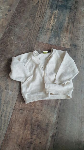 Gilet tao 12 mois en très bon état