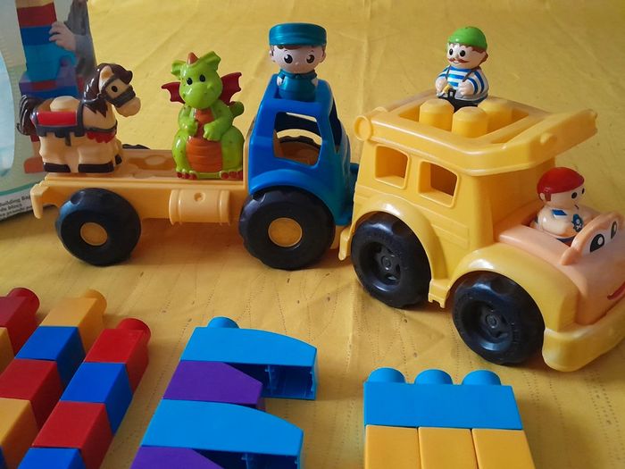 Lot de 68 Mega Bloks + 2 camions + 5 personnages - photo numéro 12