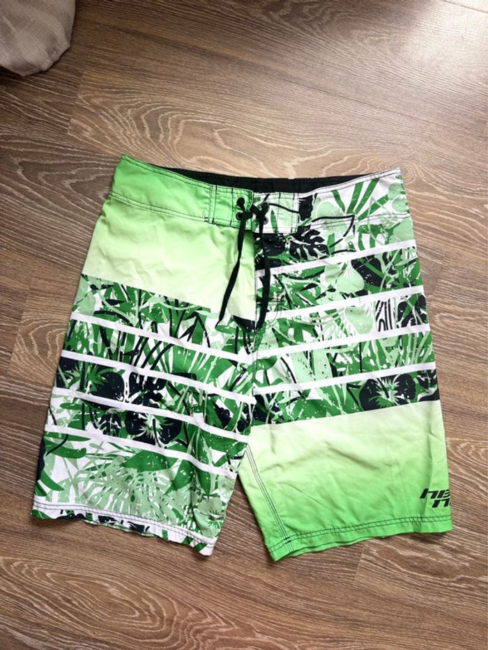 Short tahitien Heenalu - vert/noir - en très bon état - taille 38/M