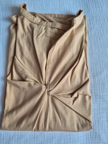 Tee shirt avec ouverture dos froncé beige