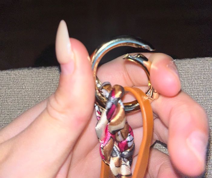 Porte clé avec charm claquette blanche et rose - photo numéro 2