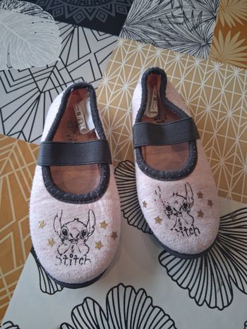 Chaussons pantoufles fille rose stitch pointure 27