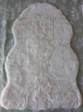 Tapis fausse fourrure doux 15€ /un