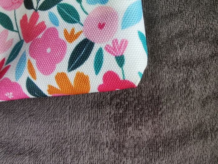 Pochette édition limitée Cabaia Émilie de Castro - photo numéro 5