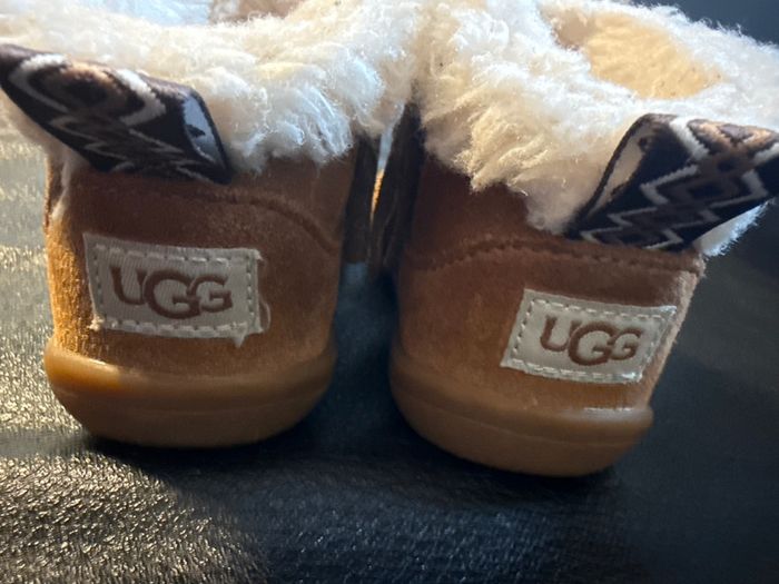 Bottines  UGG taille 21 - photo numéro 2