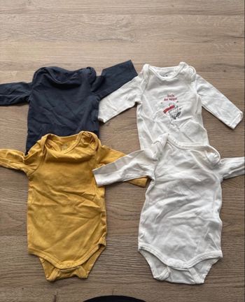 Lot de 4 bodys 1 mois 53 cm