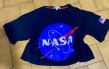 Crop top Tshirt  noir motif et marque Nasa xs  