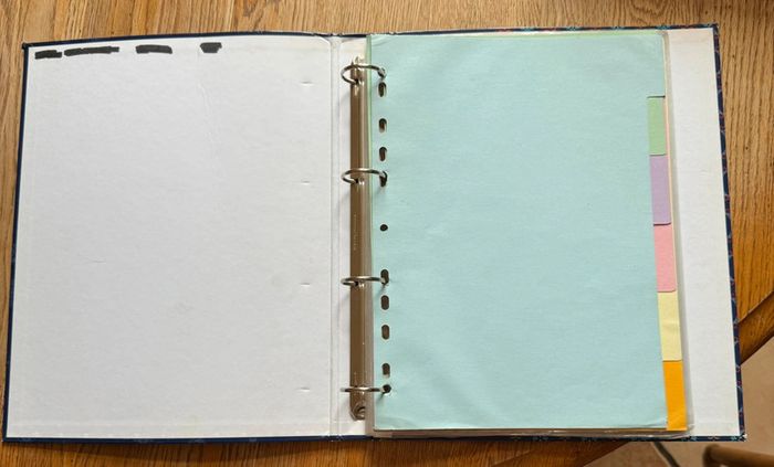 Classeur reine de neiges avec 6 intercalaires et 24 feuilles plastiques - photo numéro 3
