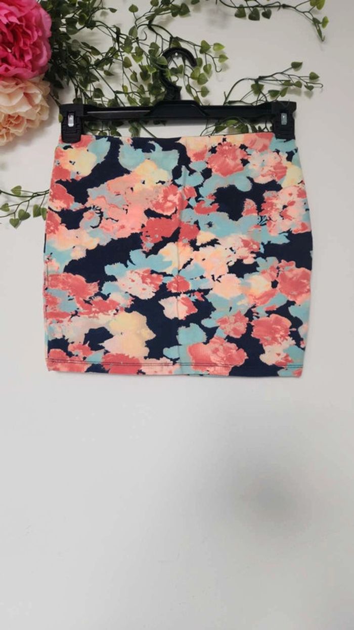 Jupe été moulante Fleurie 🎀 Taille L 🎀 - photo numéro 2