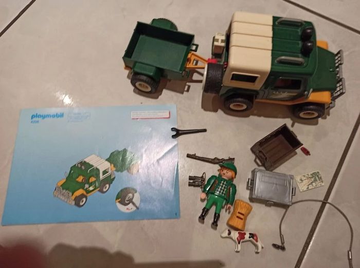 playmobil garde forestier et son 4x4