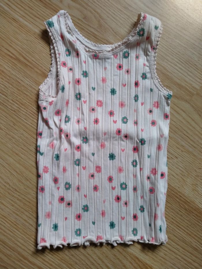 Débardeur beige a fleurs. Filles. Neuf. Kiabi.
Taille 4 ans - photo numéro 2