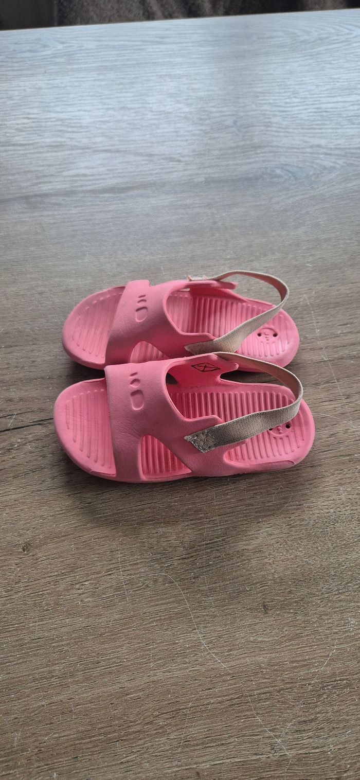 Sandales de piscine T.21-22 - photo numéro 3