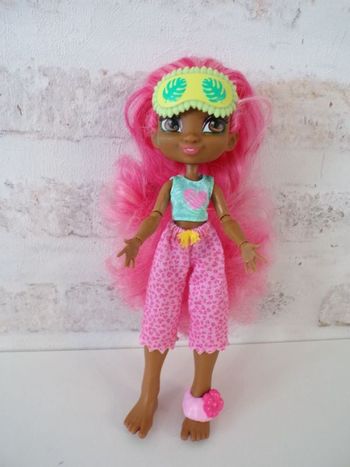 Poupée Cave Club Fernessa Pyjama Party  (J7)