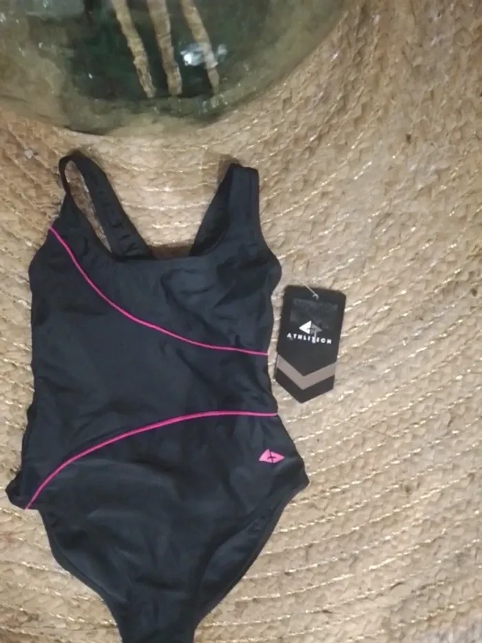 Maillot de bain taille 6 ans Neuf athlitech - photo numéro 2