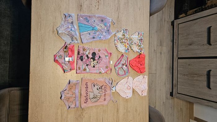 Lot de sous vêtements fille de taille 2/4 ans, 3 ensembles + 6 culottes, Hello Kitty, Frozen - photo numéro 2