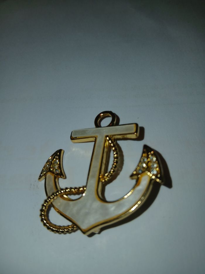 Broche avec strass encre de marine