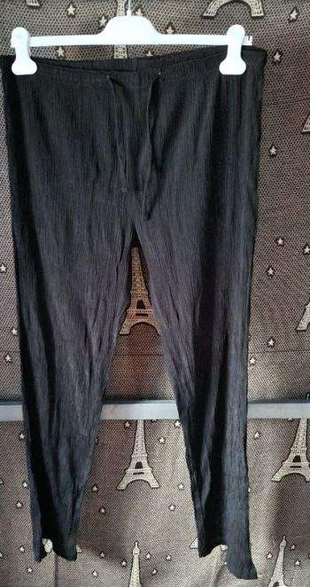 Pantalon noir effet crépon taille 48