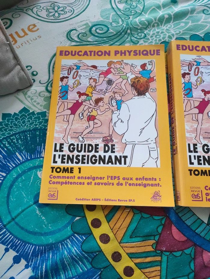 Le guide de l'enseignant Tome 1 et 2 - photo numéro 2