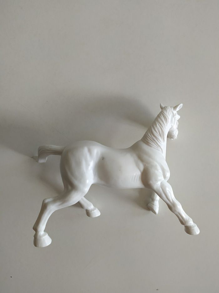 3 petits chevaux en plastique - photo numéro 5