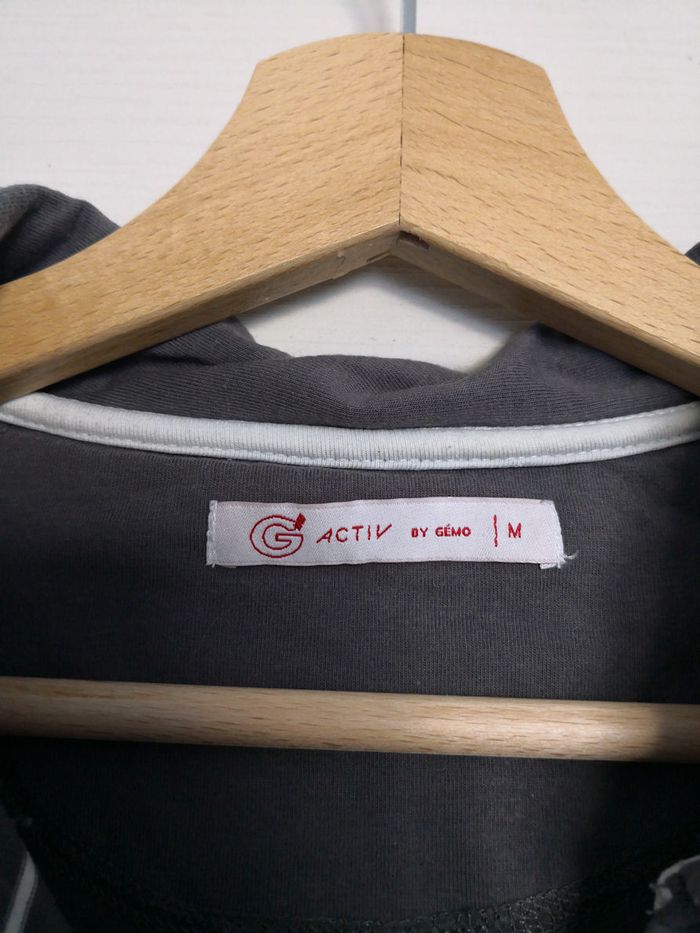 Tee shirt rayé gris et blanc, marque Gémo, taille M - photo numéro 3