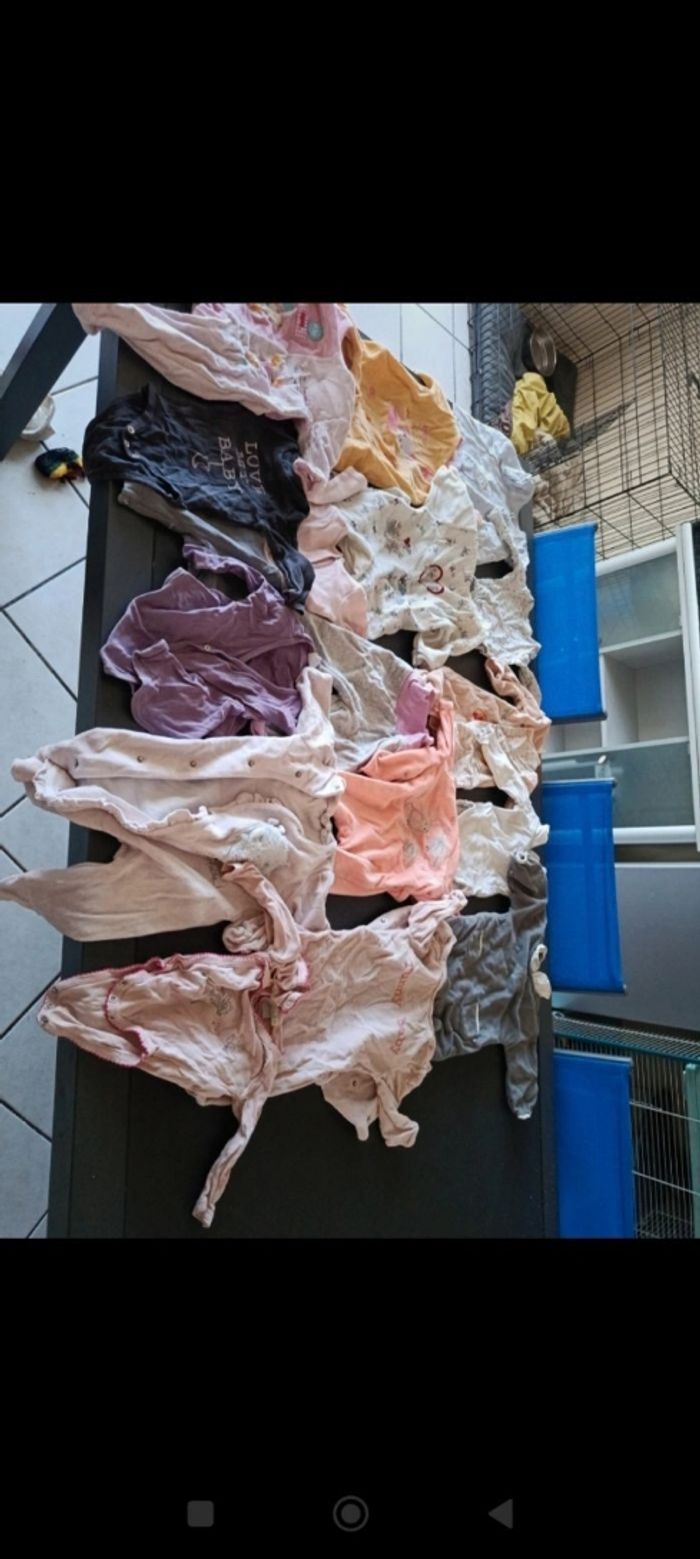 Lot pyjama et body 0 a 3mois (URGNCE) - photo numéro 2