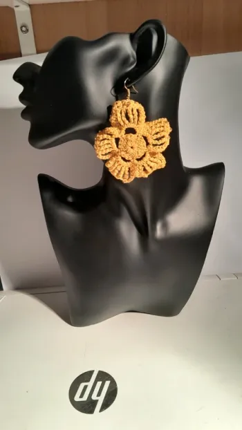 Sublimes b o originales neuves crochets hypoallergeniques grosses fleurs