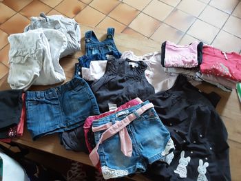 Lot de vêtements fille taille 12 mois