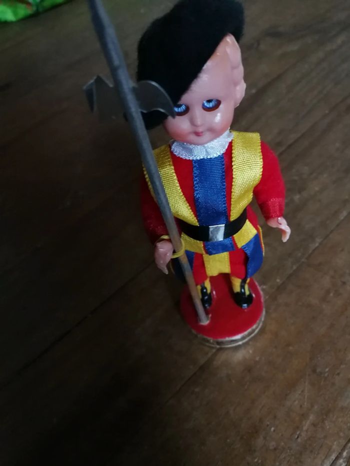 Poupée folklorique ancienne monde Garde Vatican Rome - photo numéro 6